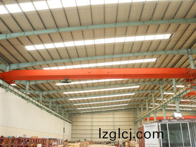 電(dian)動單(dan)樑(liang)橋(qiao)式起(qi)重(zhong)機