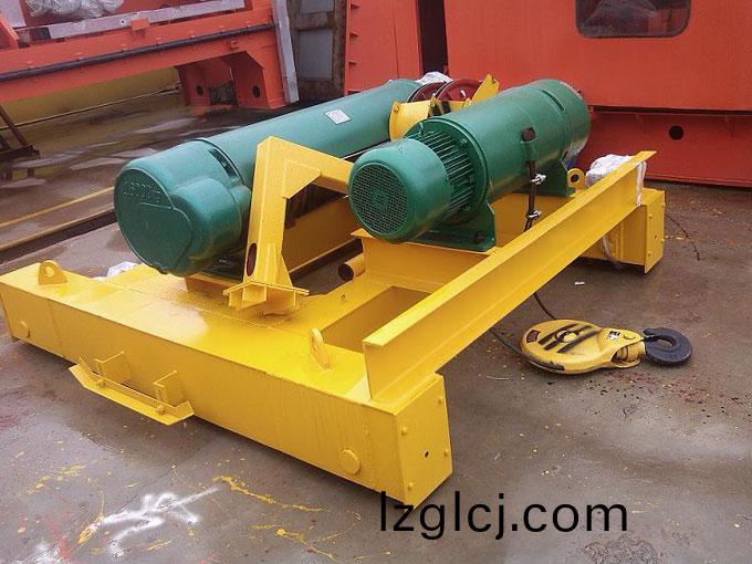 電(dian)動葫蘆(lu)橋(qiao)式起重(zhong)機