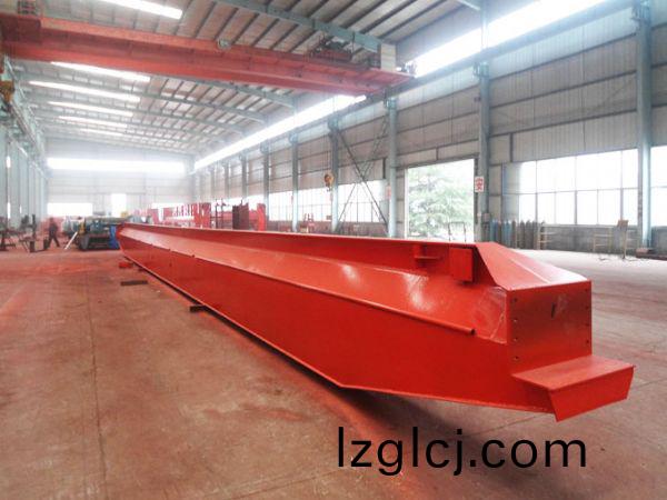 泰(tai)山(shan)起(qi)重生産現場(chang)-電(dian)動(dong)單樑起(qi)重(zhong)機主(zhu)樑(liang)