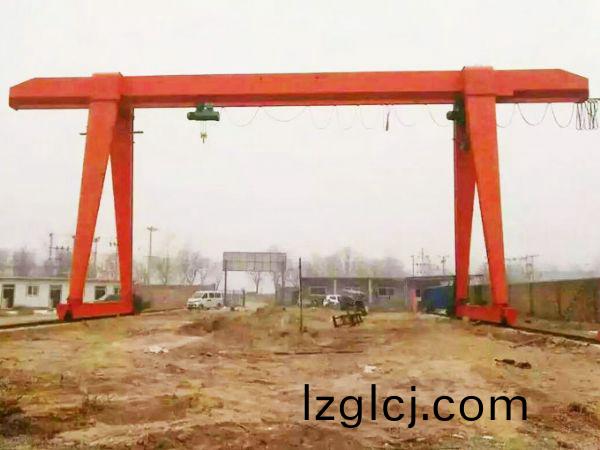 MH型(xing)電(dian)動(dong)葫蘆門(men)式(shi)起(qi)重(zhong)機