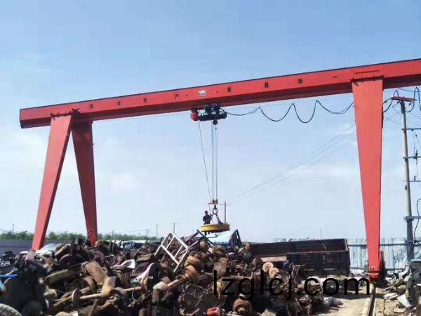 MH型電(dian)動(dong)葫蘆門式(shi)起(qi)重(zhong)機