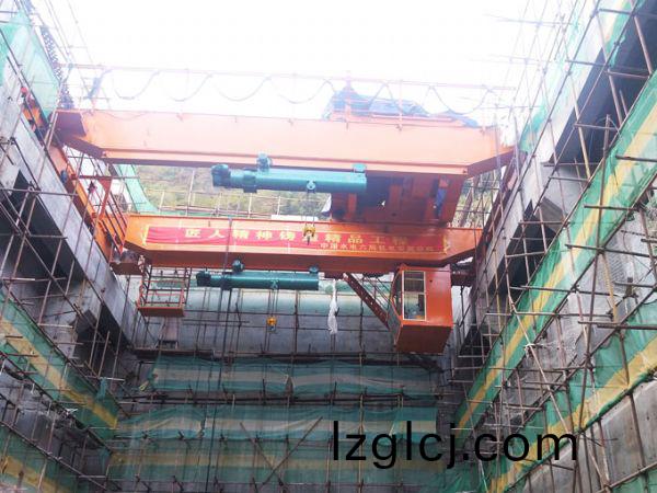 雙(shuang)樑(liang)起(qi)重(zhong)機(ji)