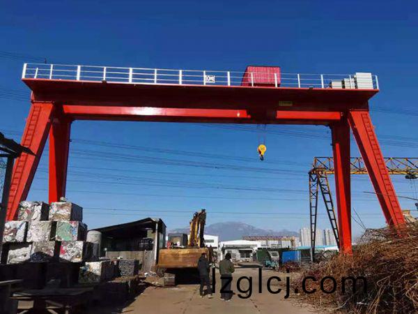 雙(shuang)樑門式(shi)起重機