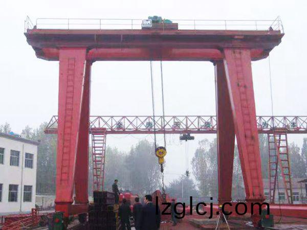　　                                           門(men)式起(qi)重機(ji)啃軌(gui)的傷害(hai)