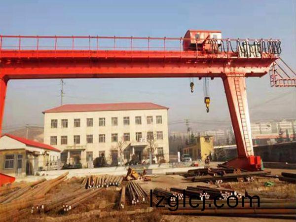 大傢看(kan)過來，橋(qiao)式(shi)起(qi)重(zhong)機的種(zhong)類
