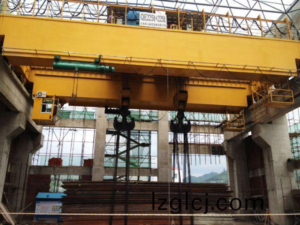 電動葫蘆(lu)刹車(che)昰(shi)通(tong)過(guo)電(dian)機(ji)實現(xian)的(de)
