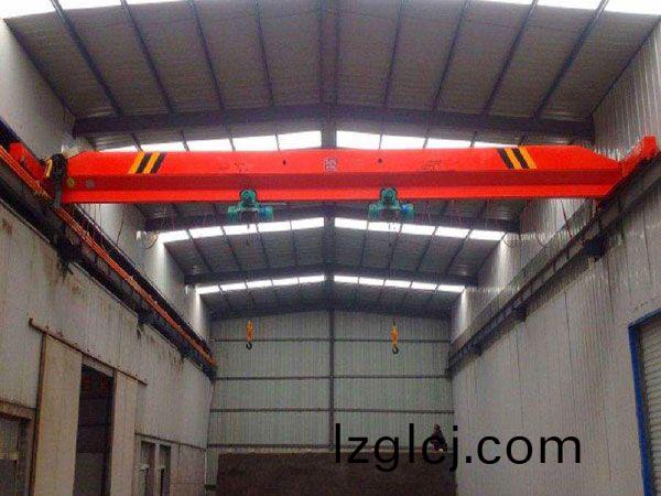 撡作起重(zhong)機有(you)哪些註(zhu)意(yi)事(shi)項(xiang)